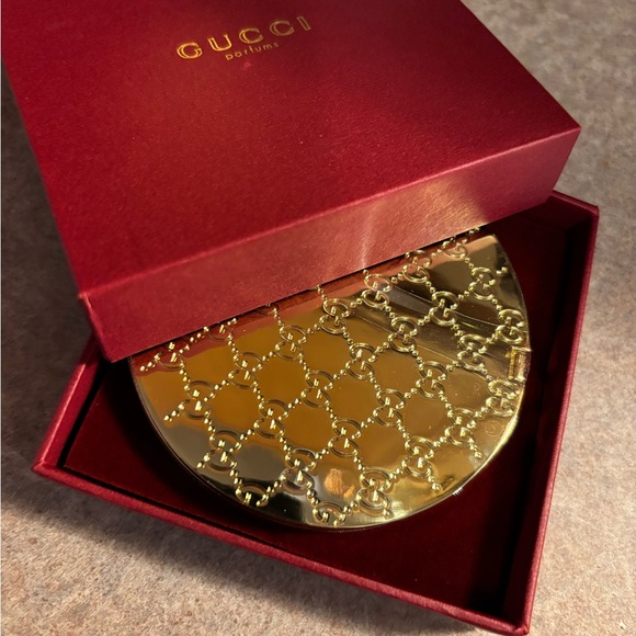 Gucci Gold Patterned Compact - Picture 1 of 3